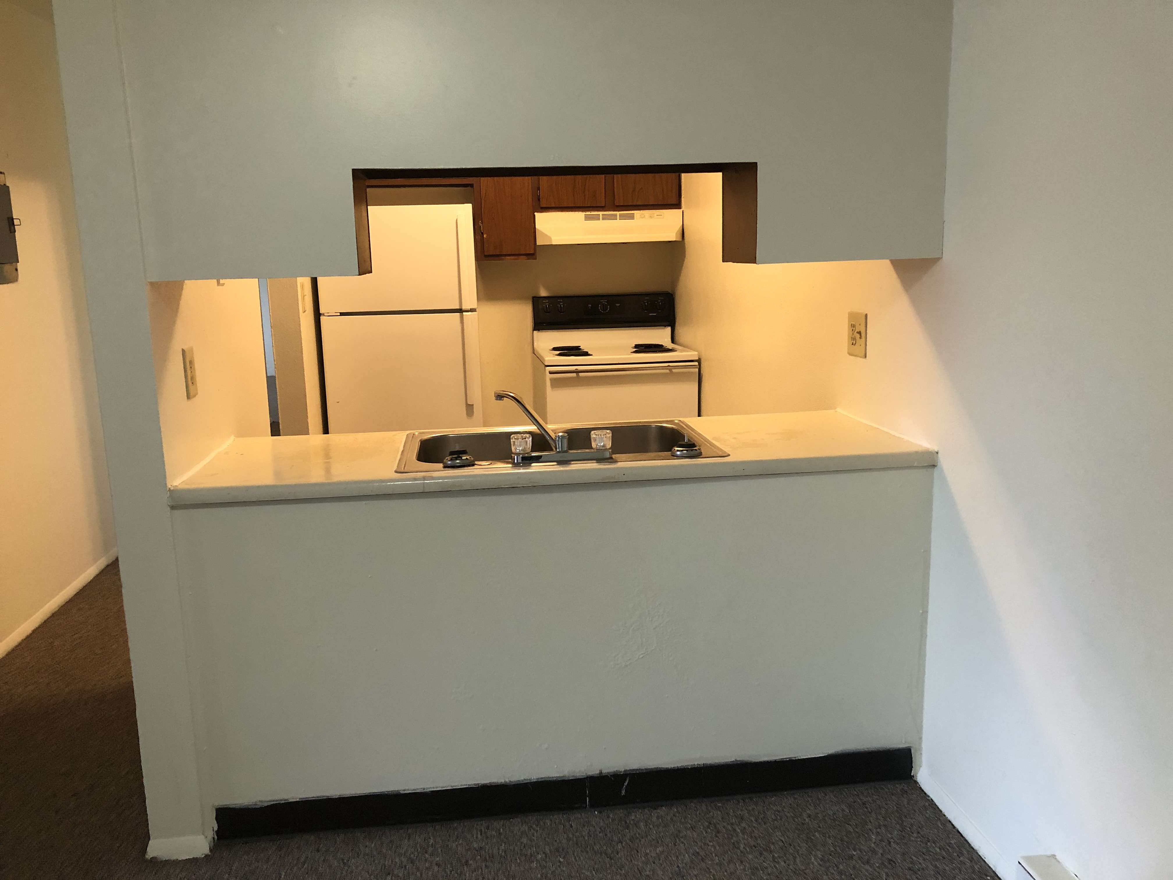 Kitchen at Farmington Hills Apartments, 1000 W Mishawaka Rd, Elkhart, IN 46517