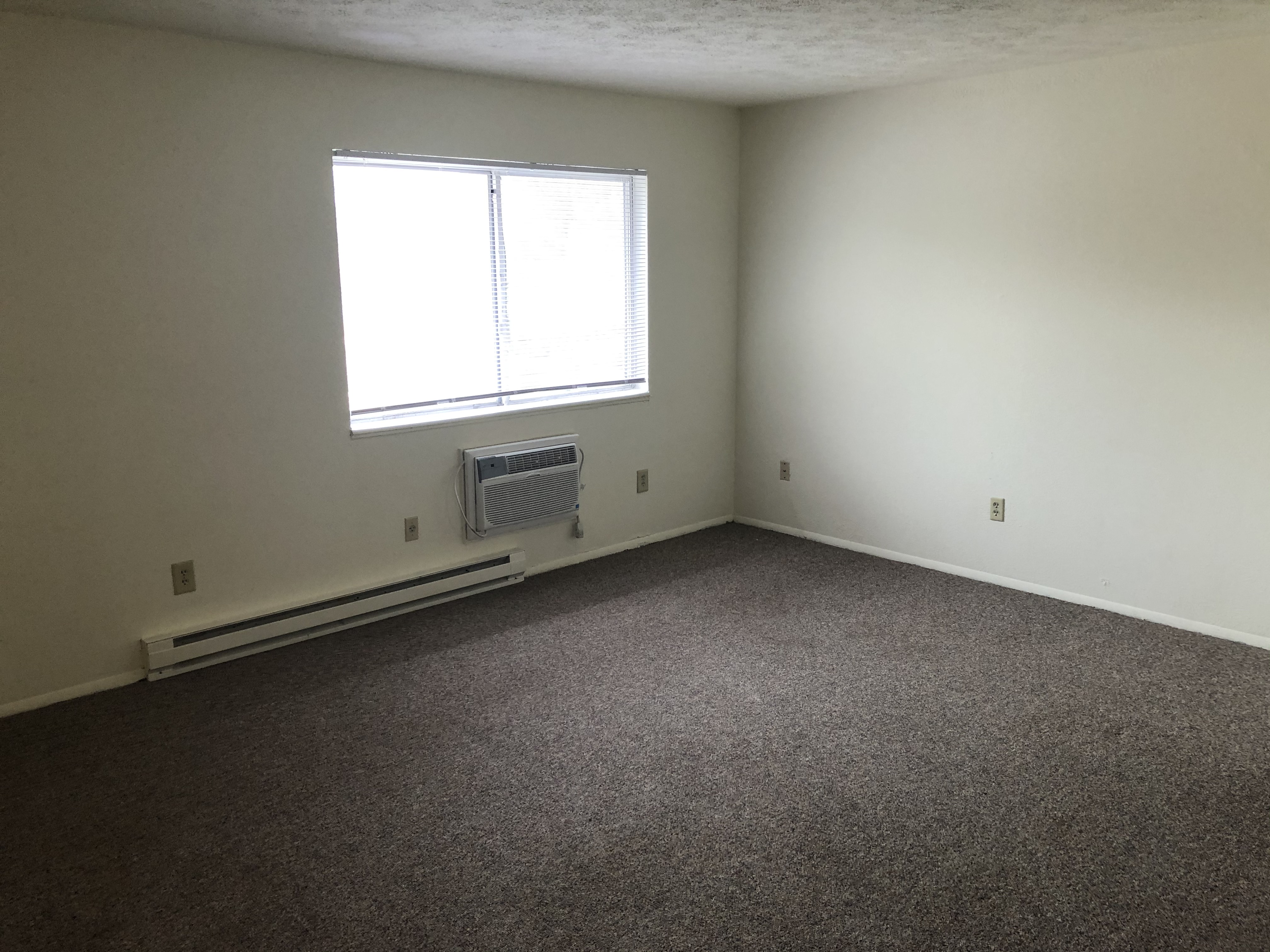 Living room at Farmington Hills Apartments, 1000 W Mishawaka Rd, Elkhart, IN 46517