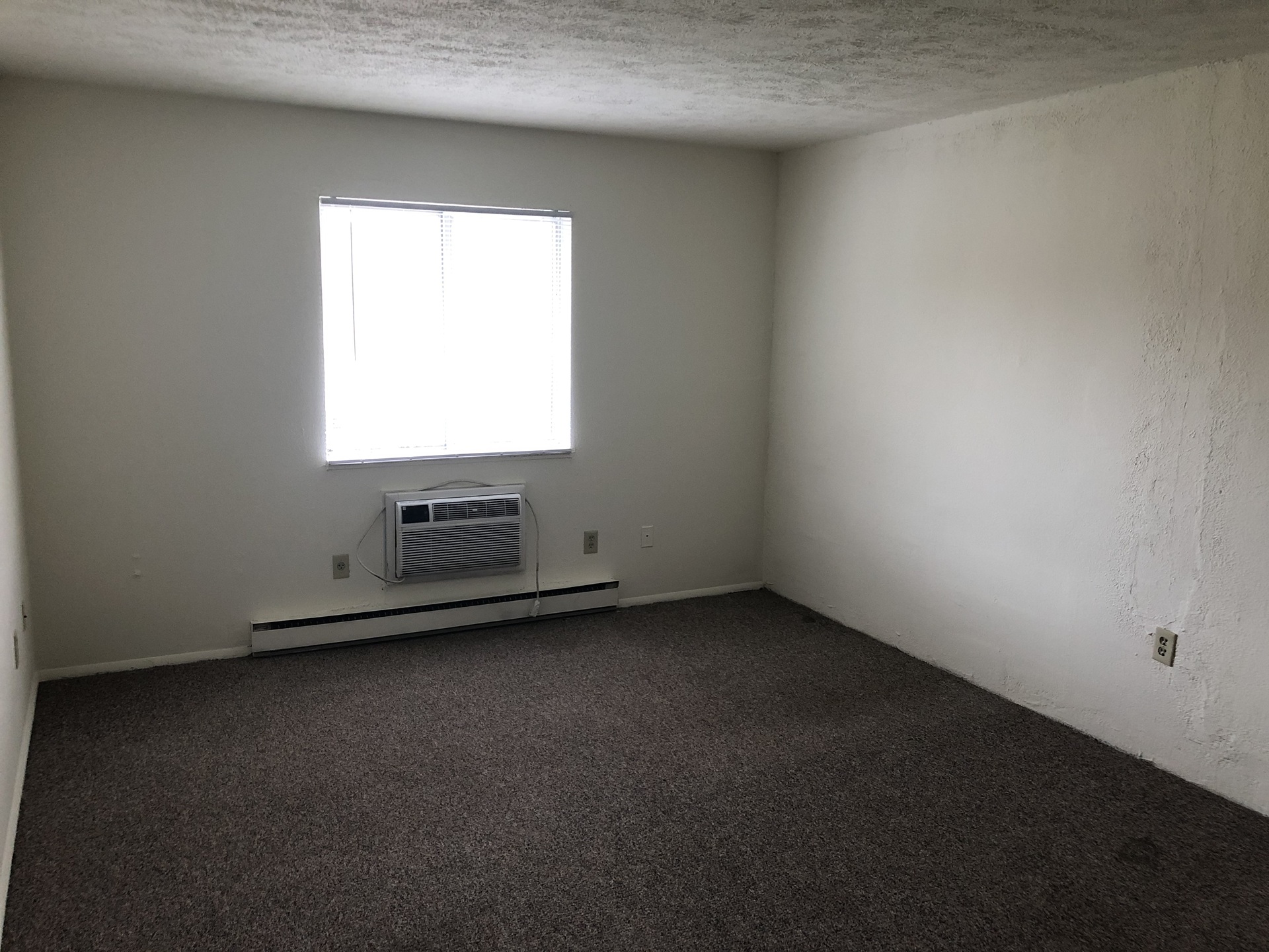 Farmington Hills Apartments second bedroom in Elkhart Indiana