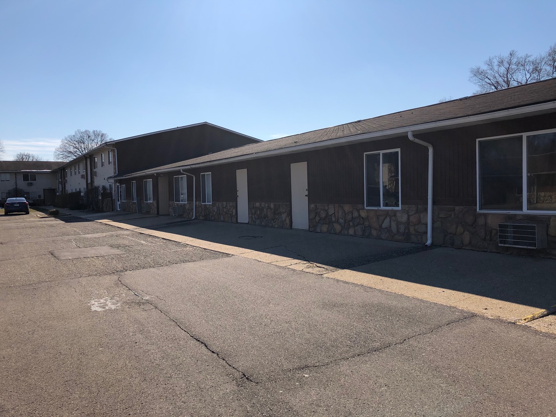 Farmington Hills Apartments exterior in Elkhart Indiana