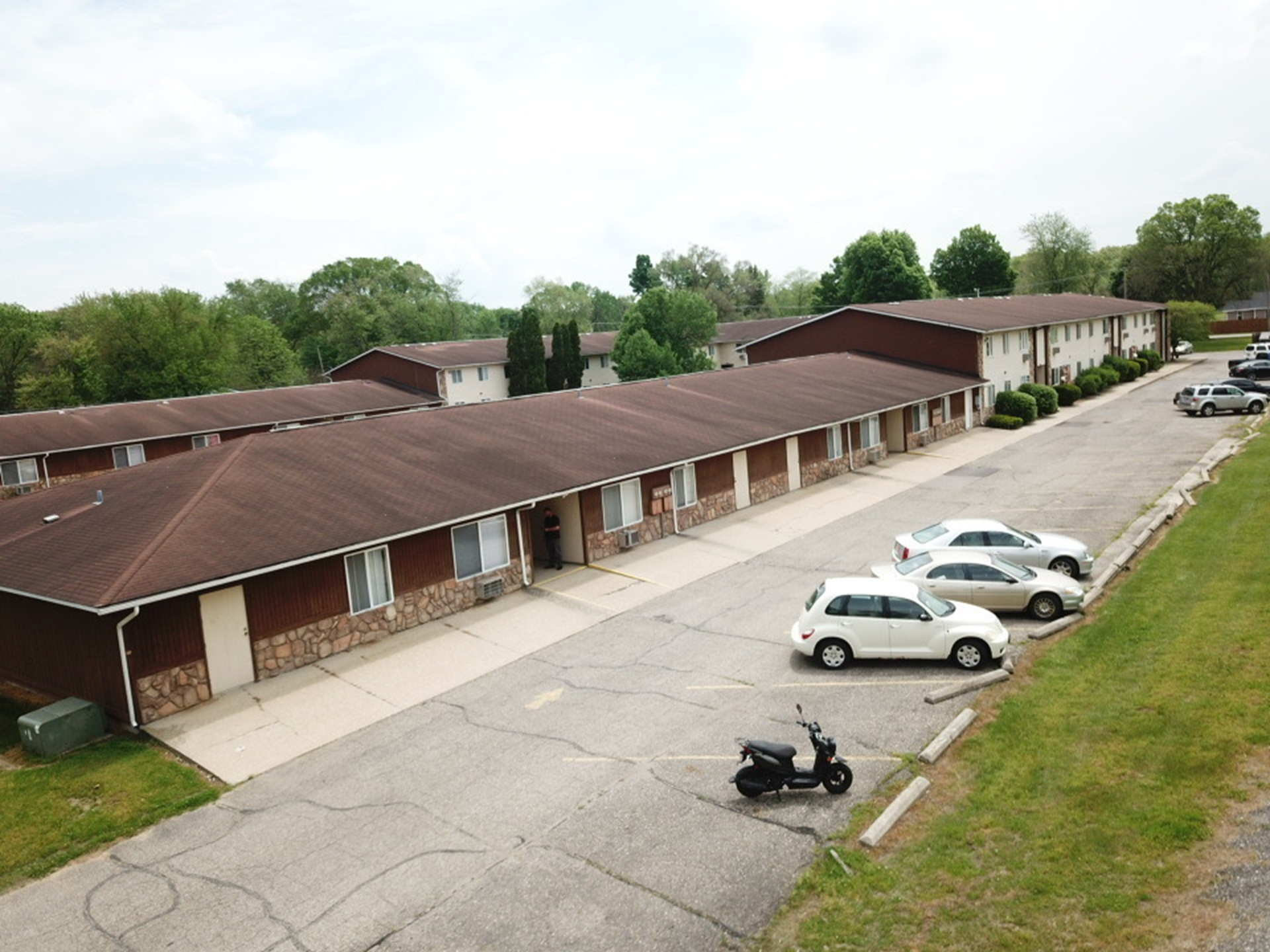 Farmington Hills Apartments exterior in Elkhart Indiana