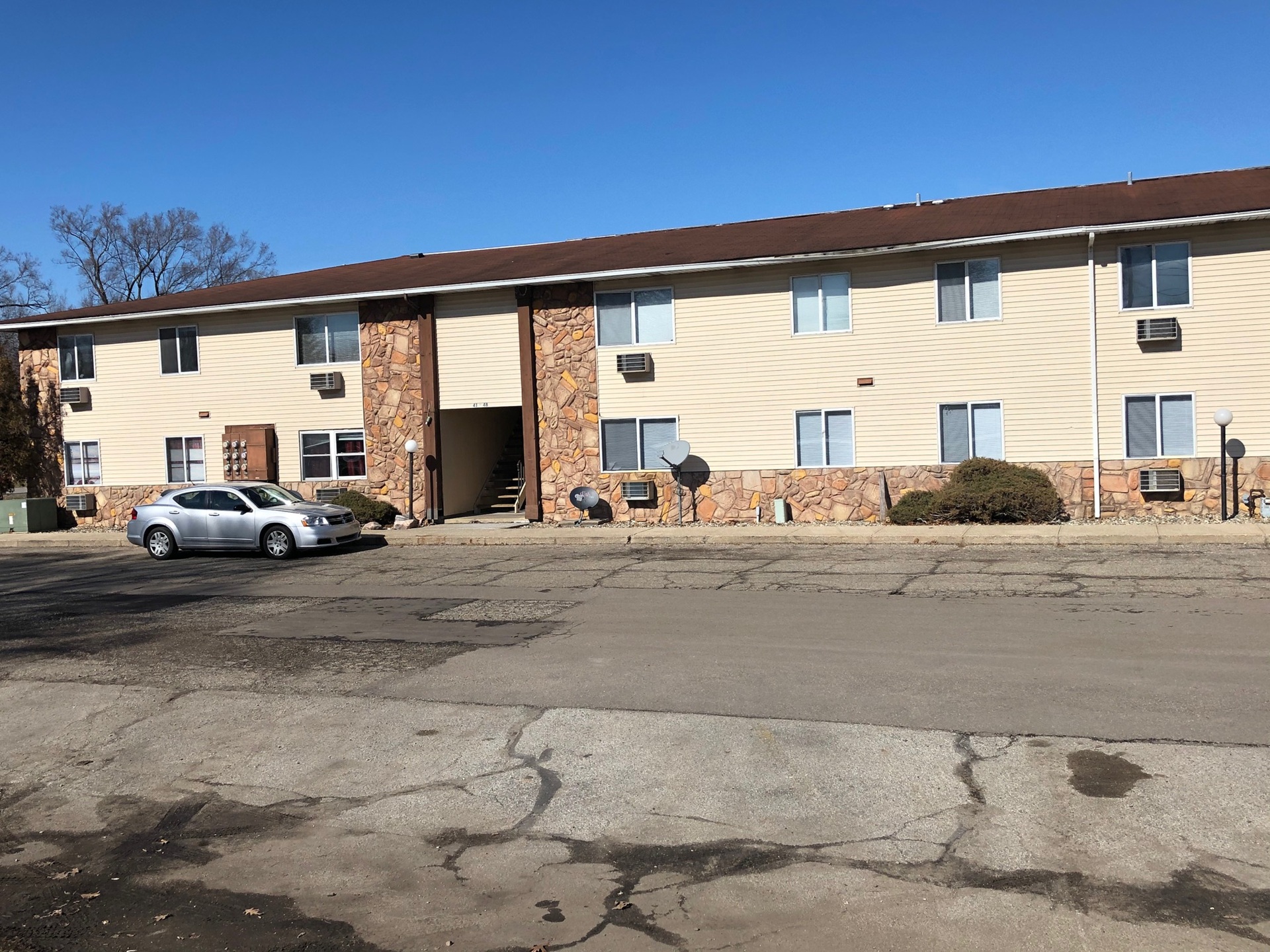 Farmington Hills Apartments exterior in Elkhart Indiana