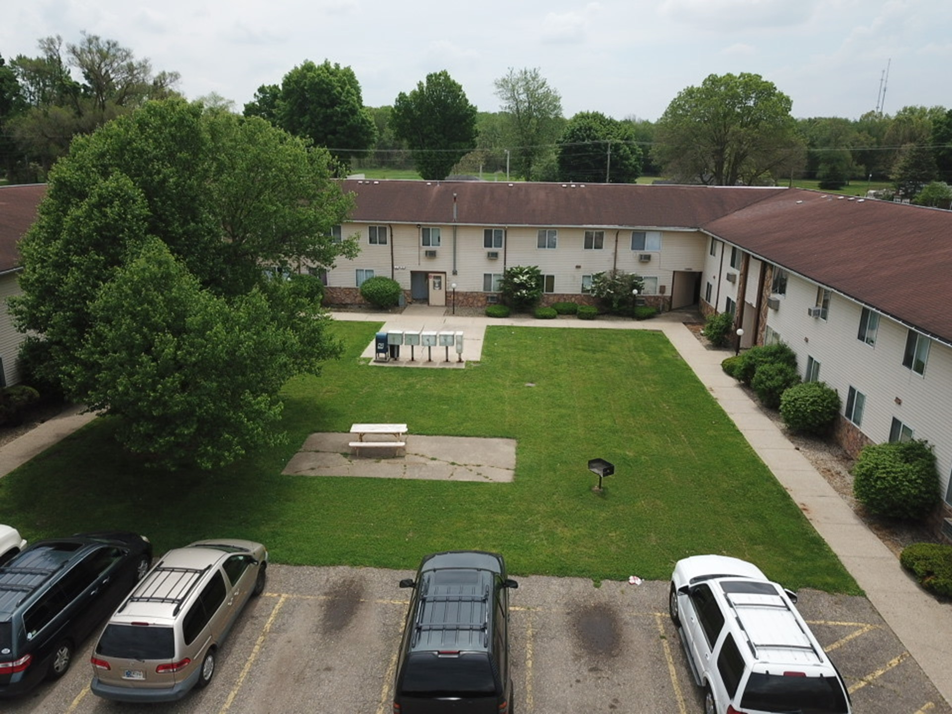 Farmington Hills Apartments exterior in Elkhart Indiana
