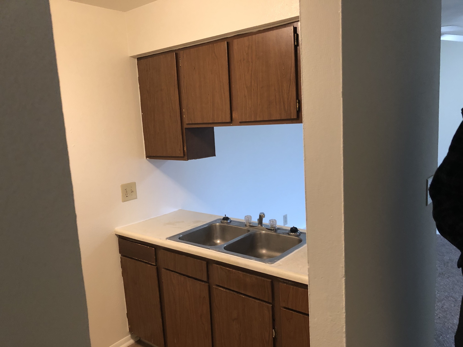 Farmington Hills Apartments kitchen in Elkhart Indiana