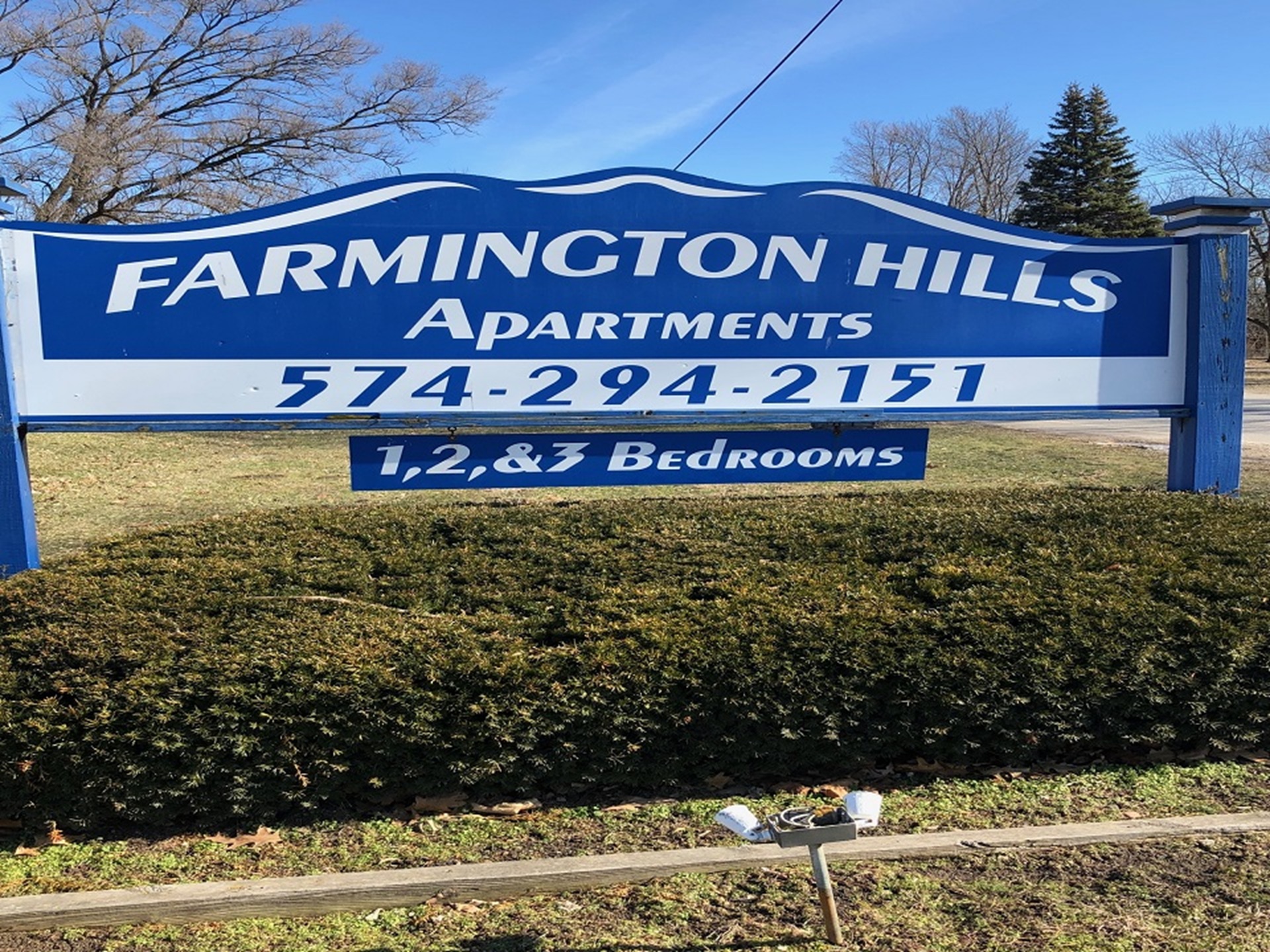 Farmington Hills Apartments entrance in Elkhart Indiana