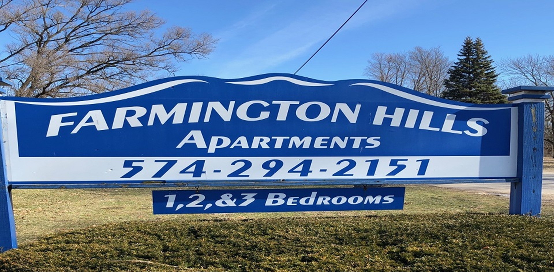 Farmington Hills Apartments Sign View
